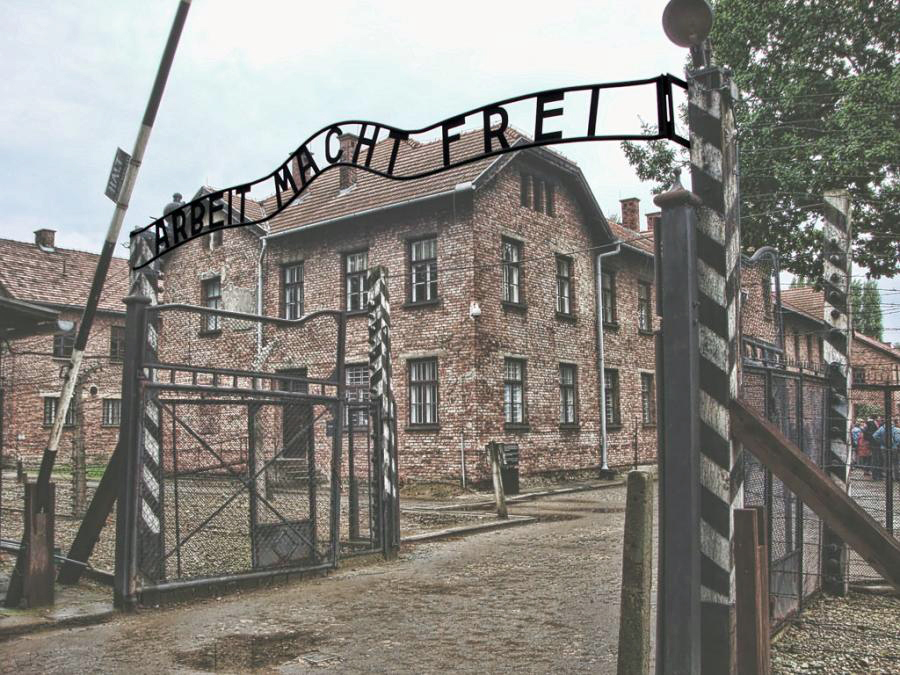 Auschwitz (c) © 2015 6iee.com