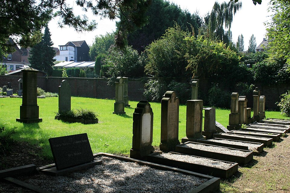 Friedhof Wickrath (c) Foto: Käthe und Bernd Limburg