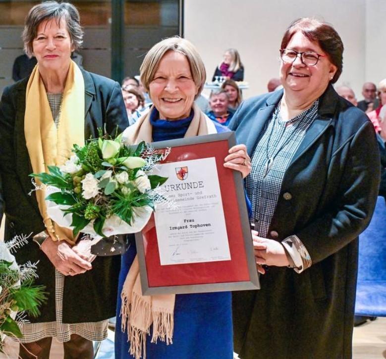 Auszeichnung für Irmgard Tophoven (c) RP/Prümen